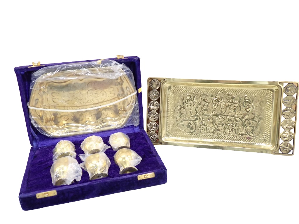 6 Small Goblets and a Tray in a Carrying Case Set Plus a Decorative Serving Tray (1 of 10)