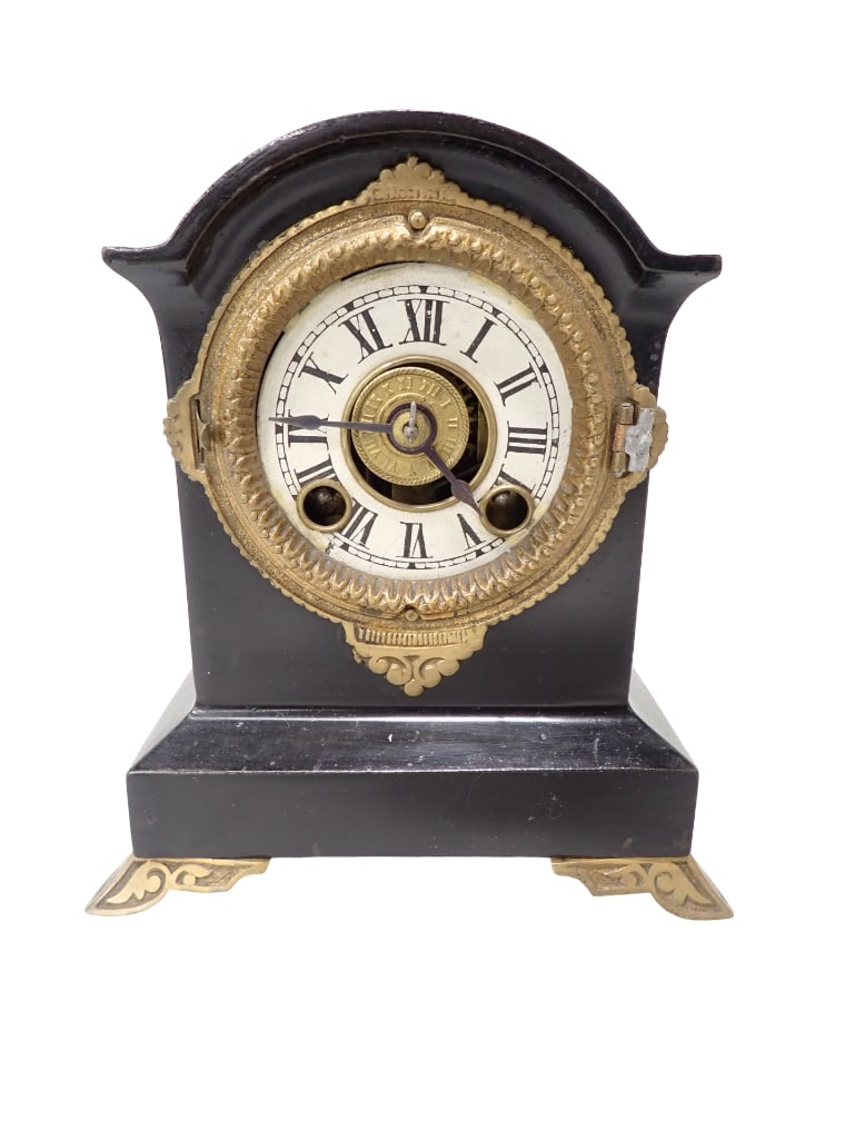 Antique New Haven Arch Top Wee Clock: Antique New Haven Arch Top Wee Clock . Condition: untested. 7" tall All pictures are considered part of the description and should be examined carefully by bidders. Live Auctione