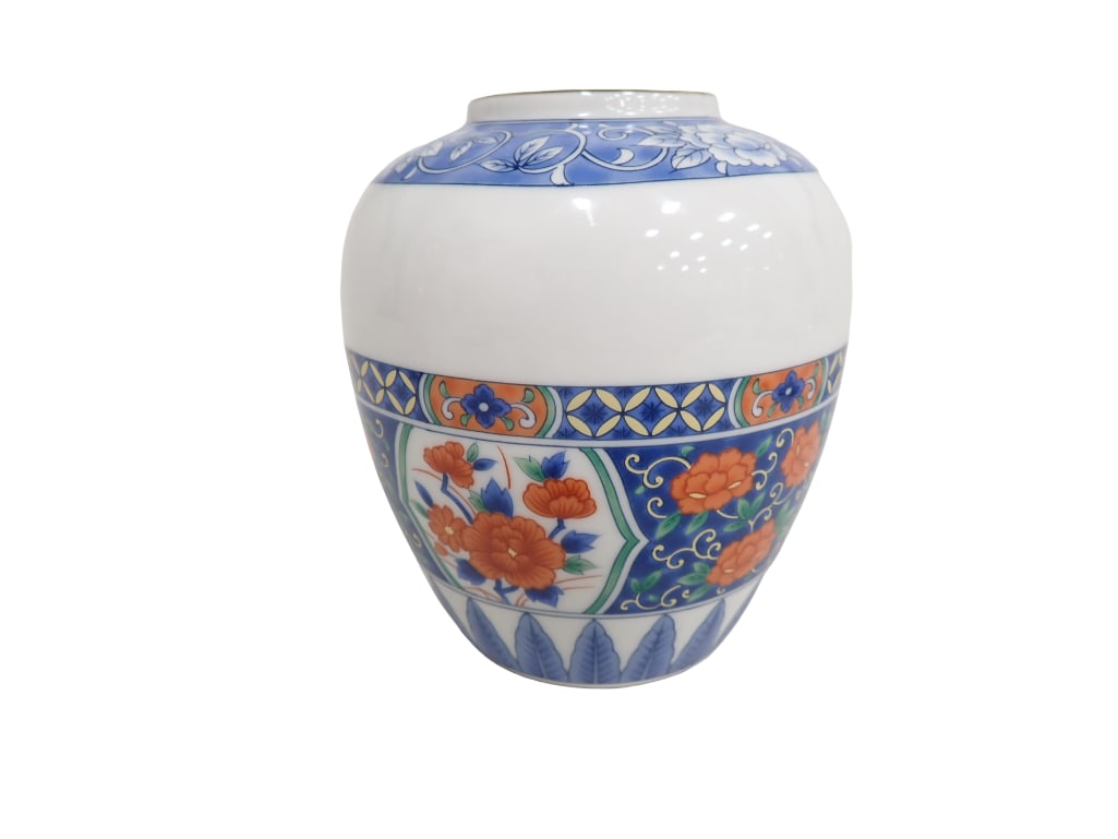 Tiffany & Co Flowers Vase 5" Tall: Tiffany & Co Flowers Vase 5" Tall All pictures are considered part of the description and should be examined carefully by bidders. Live Auctioneers is now offering Live Shipping through them. 