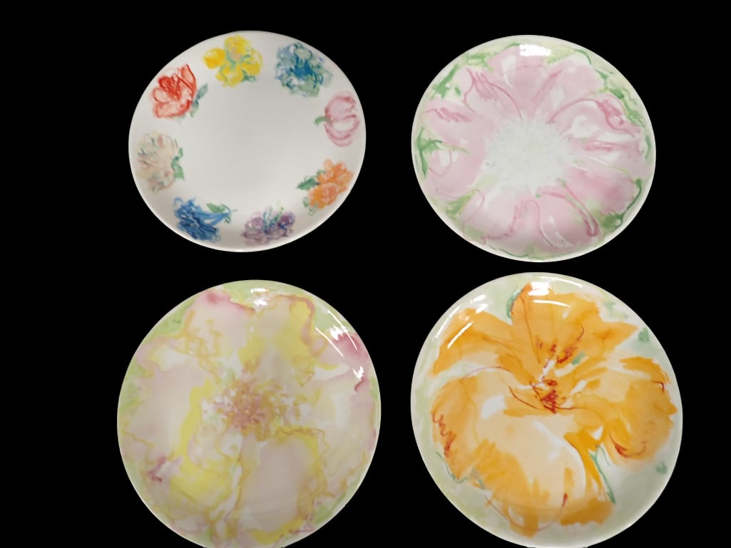 Tiffany & Co Four 8.5" Plates, Tiffany Blossom: Tiffany & Co Four 8.5" Plates, Tiffany Blossom All pictures are considered part of the description and should be examined carefully by bidders. Live Auctioneers is now offering Live Shipping t