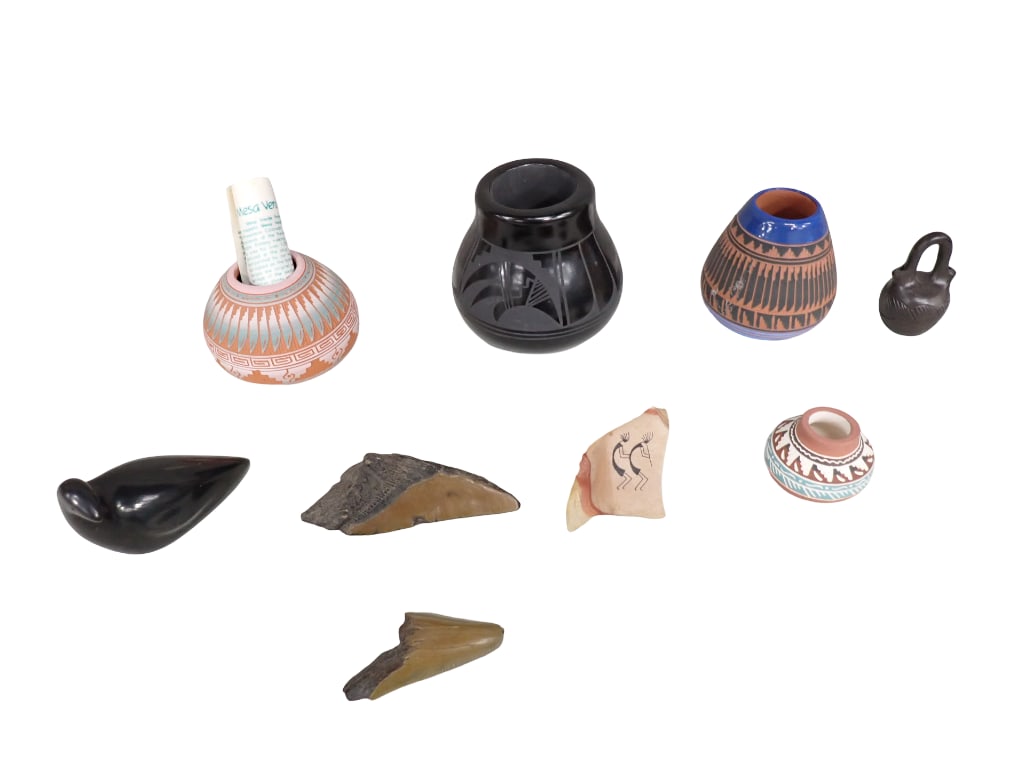 Lot of Mesa Verde Navajo Pottery and More (1 of 8)