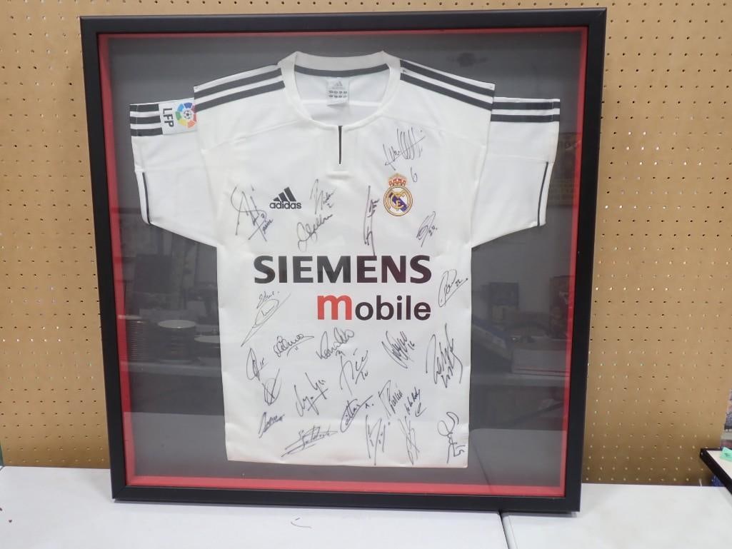 Real Madrid Team Signed 1998-2000 Era Autographed Soccer Jersey Siemens Mobile Framed 32"x32": Real Madrid Team Signed 1998-2000 Era Autographed Soccer Jersey Siemens Mobile Framed 32"x32" NO COA All pictures are considered part of the description and should be examined carefully by bidders. Li