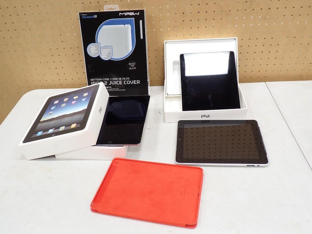 Lot of 3 Apple Ipods and Accessories (1 of 14)