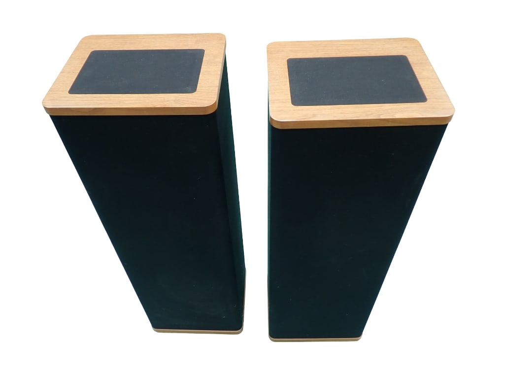 Pair of Vandersteen Model 1 Vintage Floor Speakers (1 of 10)