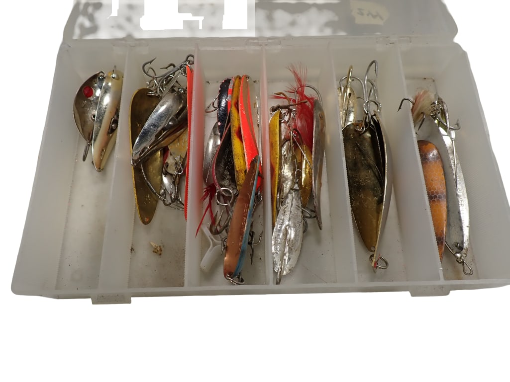 Fishing Lures incl Dare Devil, Red Eye, and More Over 25 Vintage Fishing Lures (1 of 9)