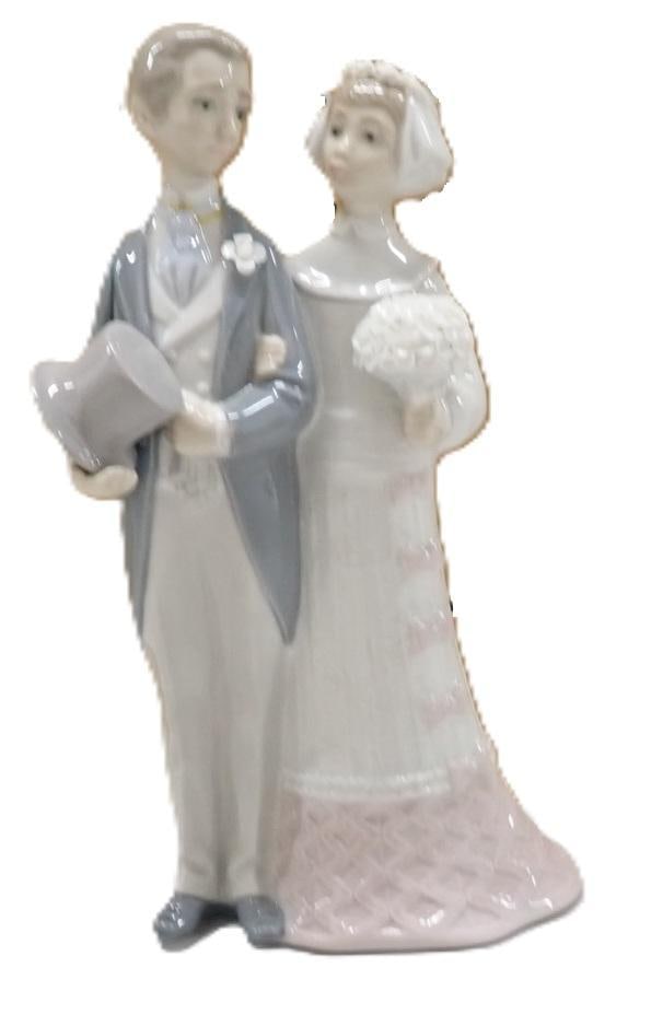Lladro Wedding Day Couple - Bride and Groom Porcelain Figurine: Lladro Wedding Day Couple - Bride and Groom Porcelain Figurine All pictures are considered part of the description and should be examined carefully by bidders. Live Auctioneers is now offering Live Sh