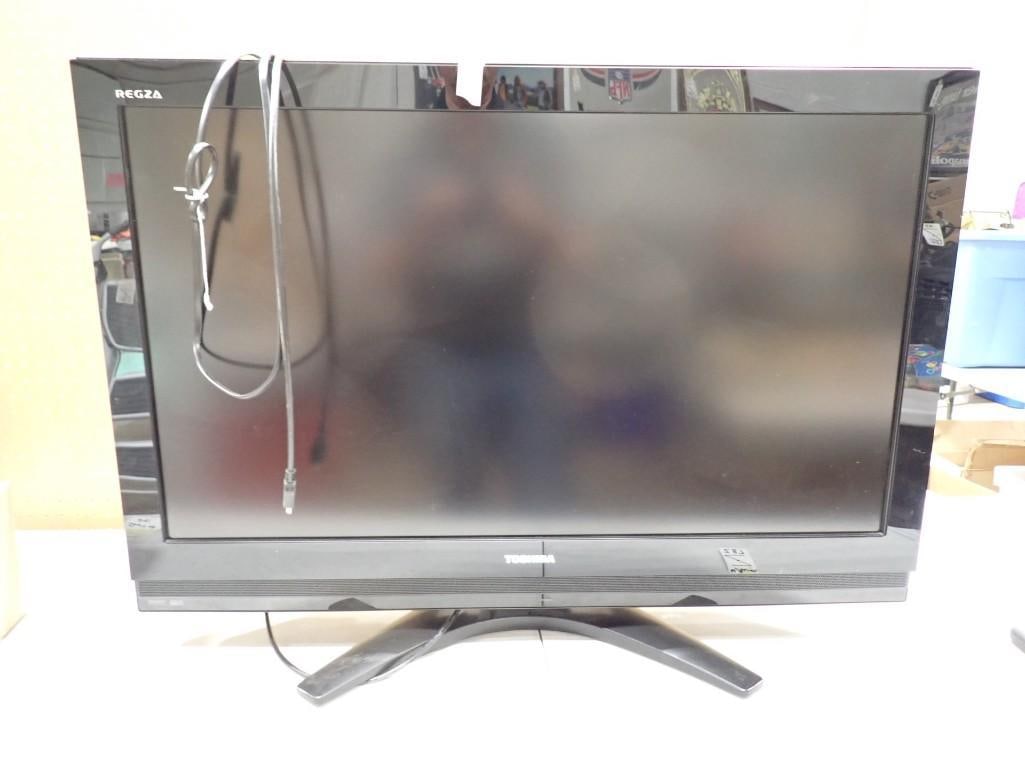 Toshiba Regza 37" TV / Monitor with remote - Tested and it works (1 of 8)