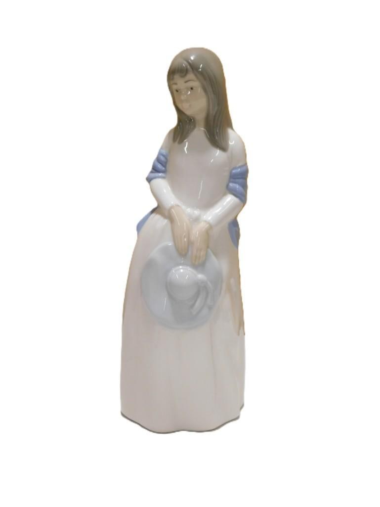 Mirmasu Made in Spain Porcelain Figurine of a girl: Mirmasu Made in Spain Porcelain Figurine of a girl All pictures are considered part of the description and should be examined carefully by bidders. Live Auctioneers is now offering Live Shipping throu