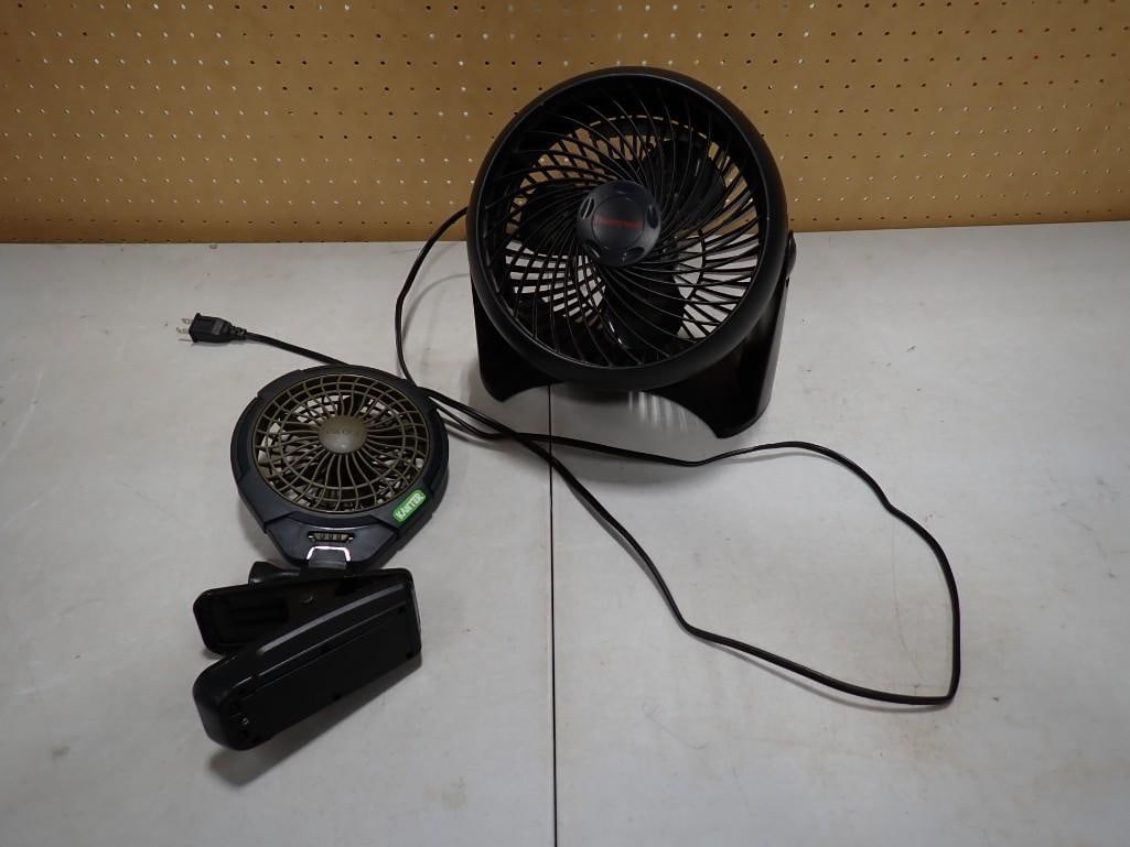 Pair of desk fans including clip on: Pair of desk fans including clip on All pictures are considered part of the description and should be examined carefully by bidders. Live Auctioneers is now offering Live Shipping through them. 