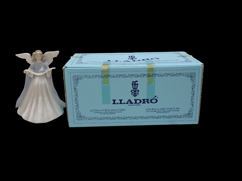 Lladro Angel Navidad Cantante Tree Topper 5719 Porcelain Angel Figurine Christmas Tree Topper (1 of 9)