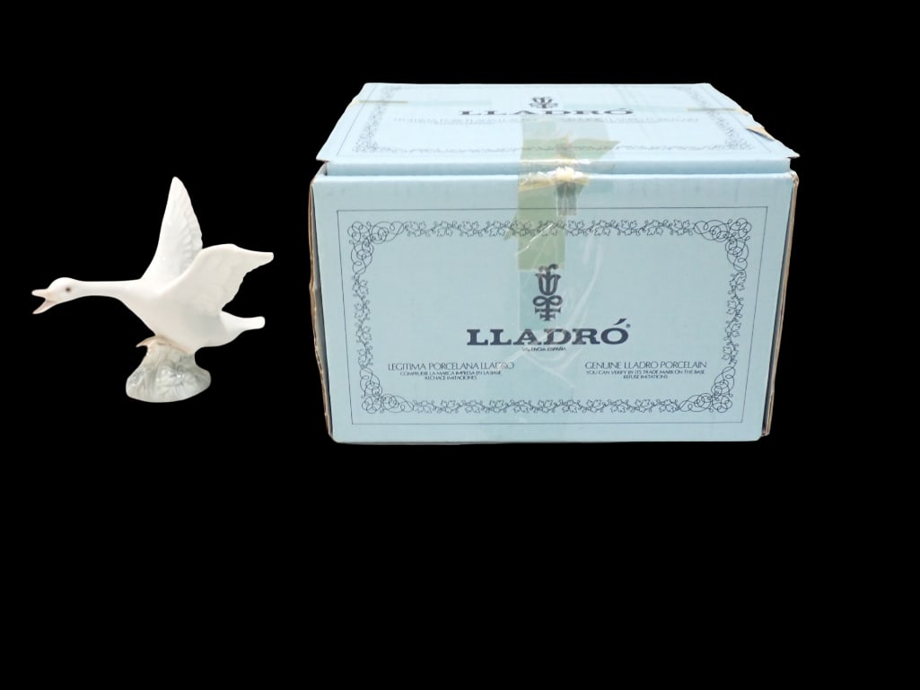 Lladro 1265 Duck Jumping Porcelain Figurine in Original Box (1 of 16)