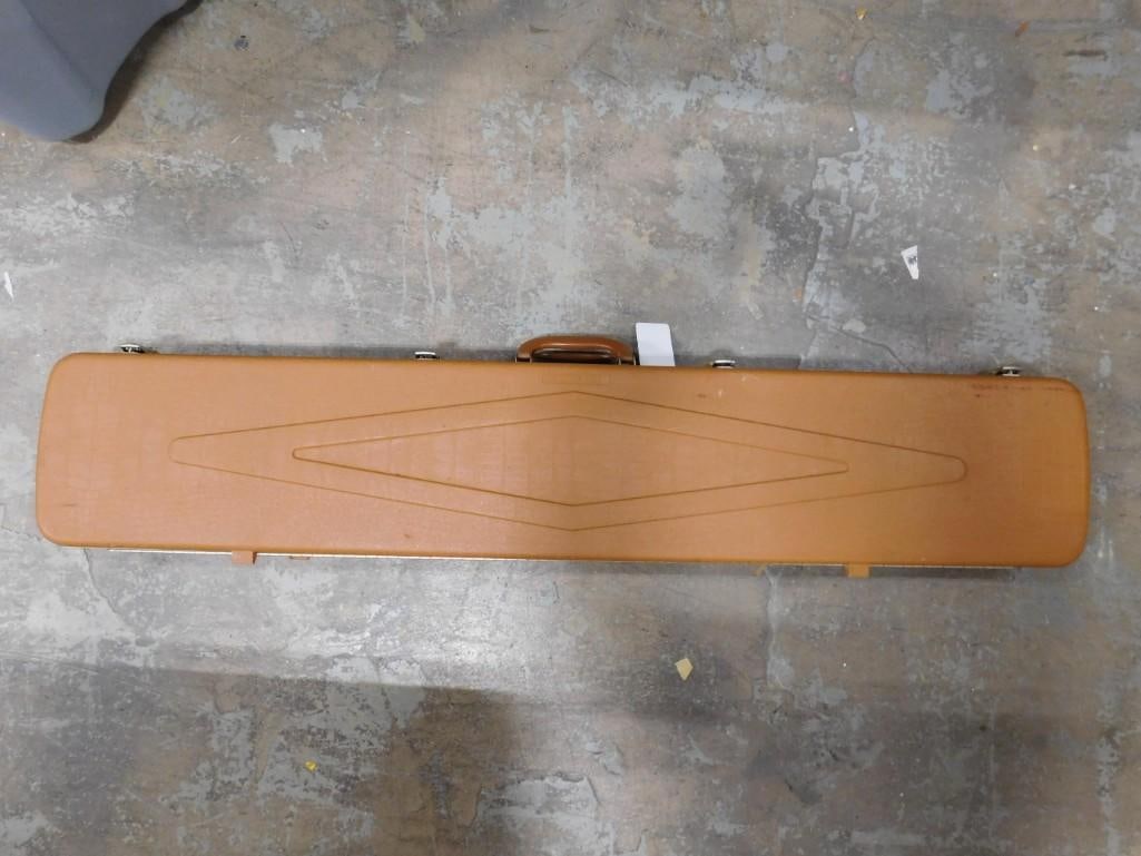 Vintage Gun Guard Hard Side Gun or Rifle Case with Padded Interior: Vintage Gun Guard Hard Side Gun or Rifle Case with Padded Interior All pictures are considered part of the description and should be examined carefully by bidders. Live Auctioneers is now offering Liv