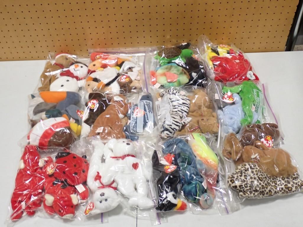 Lot of Ty Beanie Babies - mostly with tags in Ziploc bags - some may be suffocating: Lot of Ty Beanie Babies - mostly with tags in Ziploc bags - some may be suffocating but they're still smiling. All pictures are considered part of the description and should be examined carefully