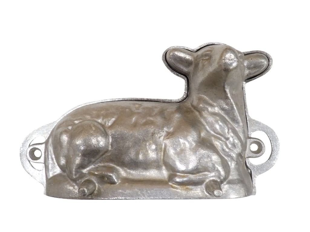 Vintage Cast Aluminum Lamb Easter Cake Mold (1 of 4)
