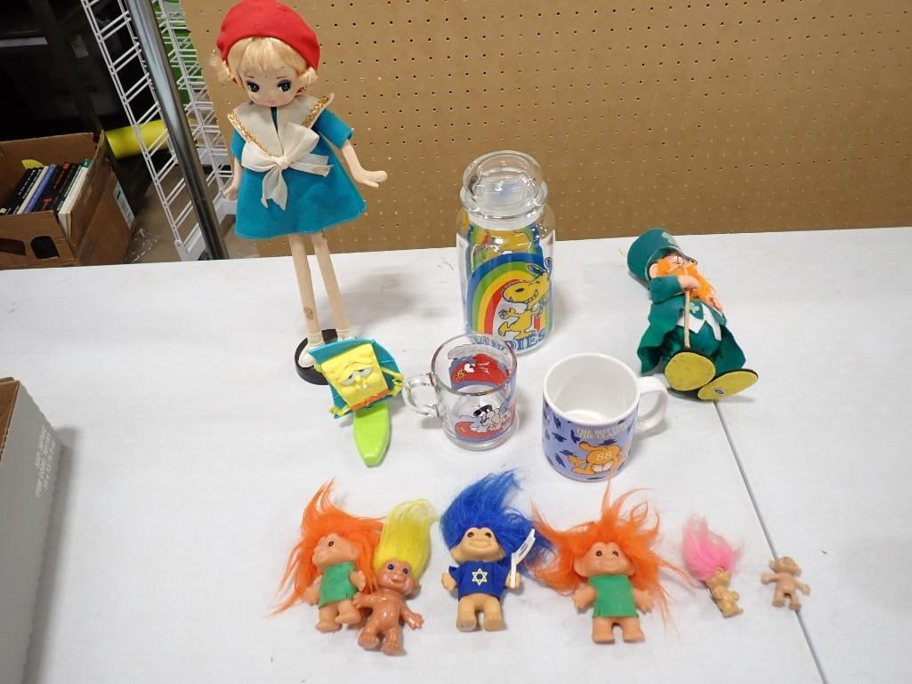 Toys, Etc incl Vintage Japanese Mod Big Eye Pose Doll, Troll Dolls, Peanuts Woodstock Canister, etc: Toys, Etc incl Vintage Japanese Mod Big Eye Pose Doll, Troll Dolls, Peanuts Woodstock Canister, etc All pictures are considered part of the description and should be examined carefully by bidders. Liv