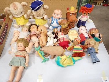 Lot of Dolls, Plush Toys, Etc
