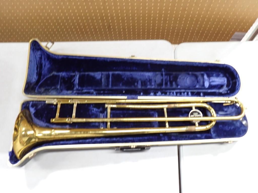 King Cleveland 605Trombone with Case: King Cleveland 605Trombone with Case All pictures are considered part of the description and should be examined carefully by bidders. Live Auctioneers is now offering Live Shipping through them. 