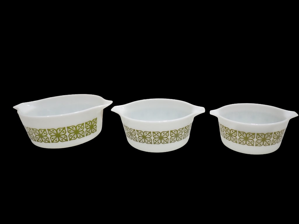 Vintage Pyrex Verde or Square Flower Set of 3 Casserole Dishes or Nesting Bowls (1 of 8)