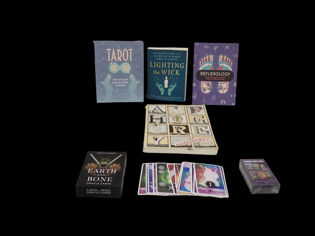 Earth and Bone Oracle Cards, Books incl Tarot, Reflexology, Learning Tarot Cards, etc: Earth and Bone Oracle Cards, Books incl Tarot, Reflexology, Learning Tarot Cards, etc All pictures are considered part of the description and should be examined carefully by bidders. Live Auctioneer