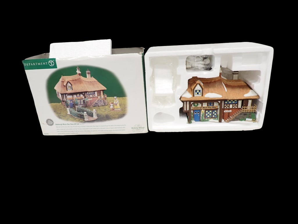 Dept 56 Aldeburgh Music Box shop Gift Set 58442 Dickens Village Series in Original Box (1 of 7)