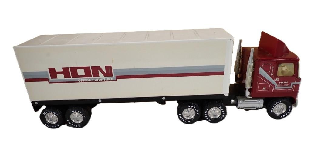 Nylint Pressed Steel Semi Truck HON (1 of 7)