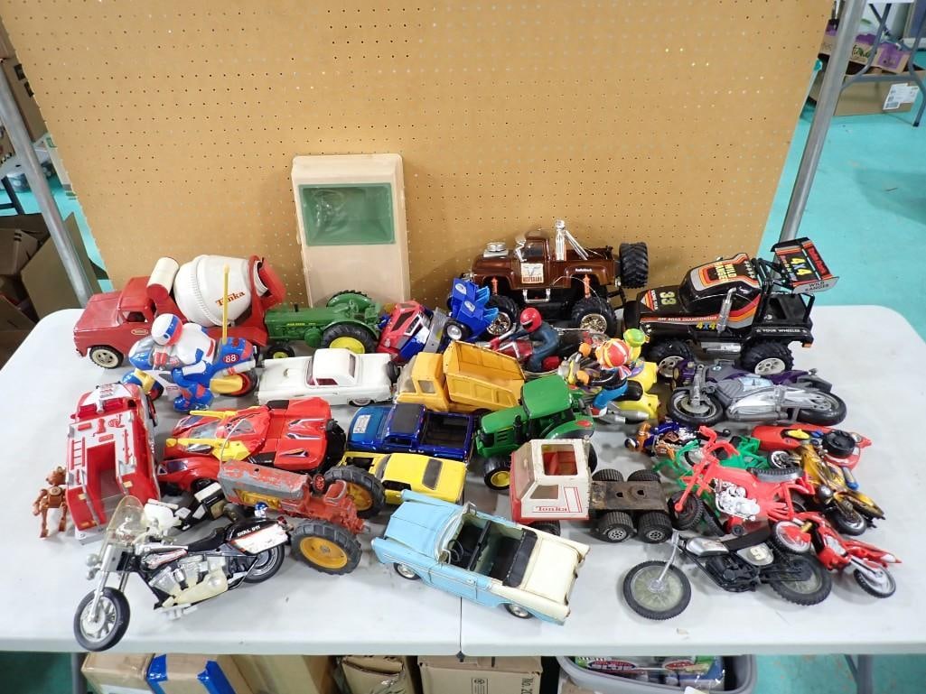 Large Lot of Toy Cars, Trucks, Motorcycles, etc. Including Tonka, Vintage, Tractors, etc.: Large Lot of Toy Cars, Trucks, Motorcycles, etc. Including Tonka, Vintage, Tractors, etc. All pictures are considered part of the description and should be examined carefully by bidders. Live Auctione