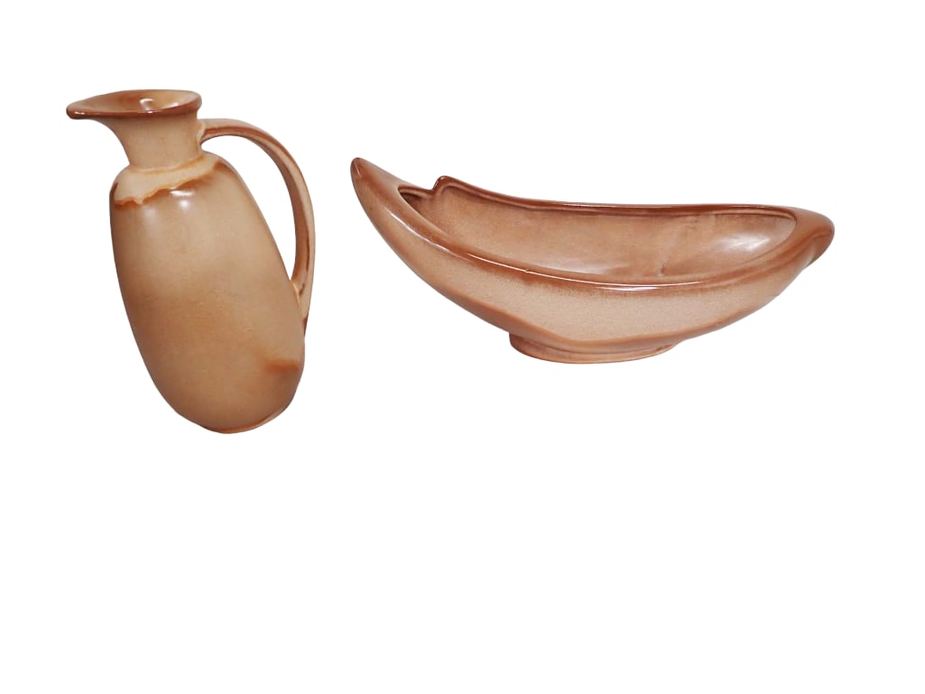 Vintage Frankoma Pottery Plainsman Brown 835 Pitcher and 211 Console Bowl: Vintage Frankoma Pottery Plainsman Brown 835 Pitcher and 211 Console Bowl All pictures are considered part of the description and should be examined carefully by bidders. Live Auctioneers is now off