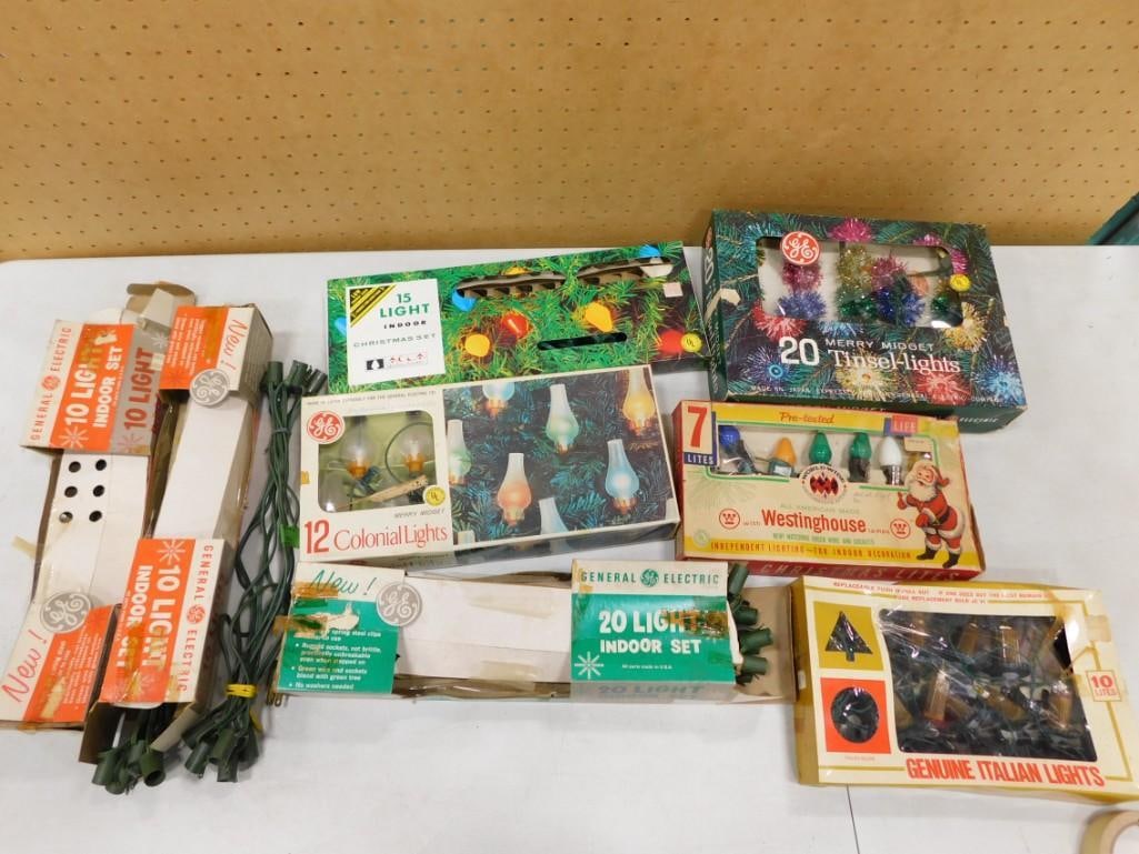 Vintage Christmas Lights: Vintage Christmas Lights . Appear to be in original boxes. Condition: untested All pictures are considered part of the description and should be examined carefully by bidders. Live A