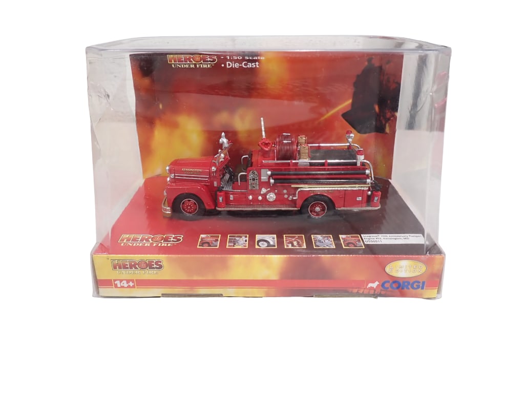 Corgi Heroes Under Fire Die Cast Firetruck 1:50 Scale Model New in Box (1 of 7)