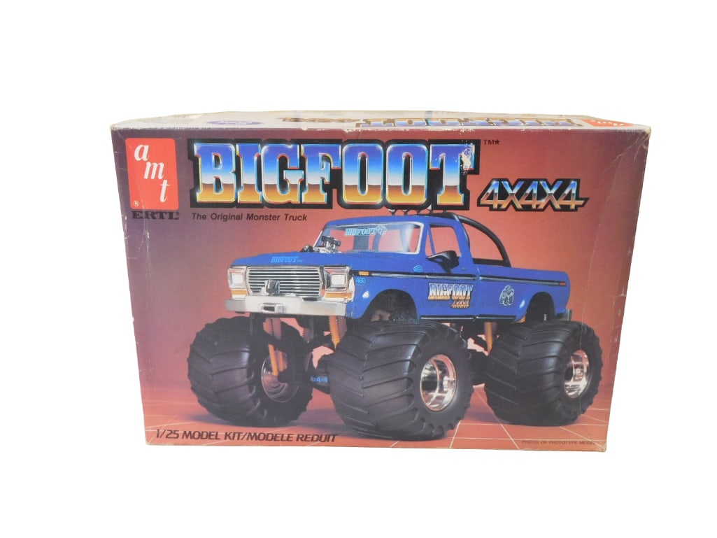 Ertl AMT Bigfoot Monster Truck 1:25 Scale Model Kit (1 of 8)
