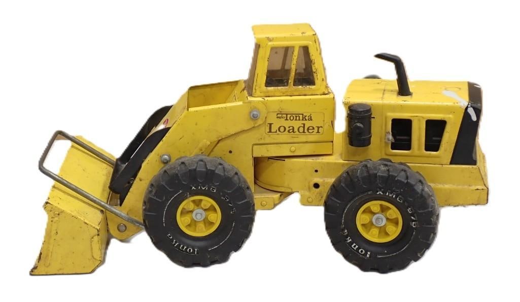 Vintage Pressed Steel Tonka Loader Truck (1 of 9)