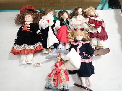 Lot of assorted Dolls, some with stands: Lot of assorted Dolls, some with stands All pictures are considered part of the description and should be examined carefully by bidders. Live Auctioneers is now offering Live Shipping through them.&#1
