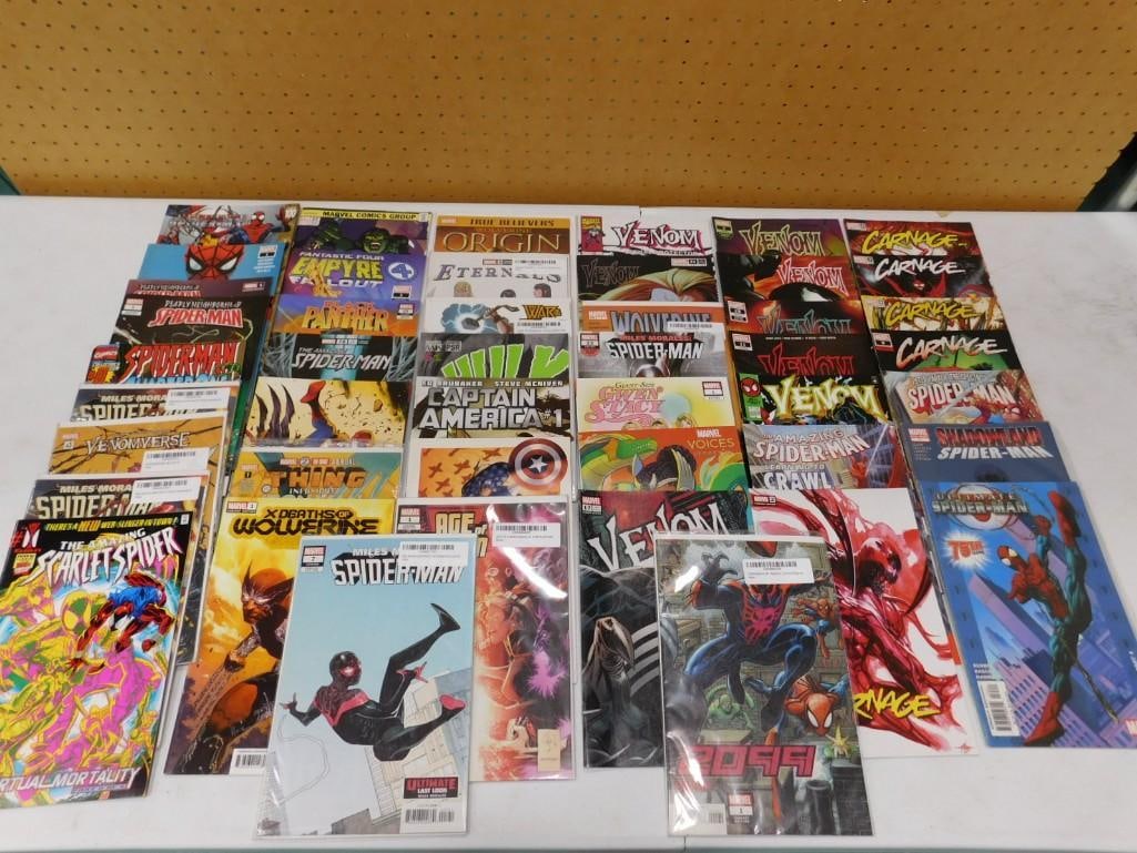 Comics Lot including Spider-Man, Carnage, Venom, Fantastic Four, Eternals, Wolverine, Gwen Stacy, et (1 of 5)