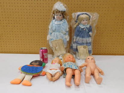 Assorted Doll Lot including Dan Dee Goldilocks, Seymour Mann, Brinn's, etc.: Assorted Doll Lot including Dan Dee Goldilocks, Seymour Mann, Brinn&#39;s, etc. All pictures are considered part of the description and should be examined carefully by bidders. Live Auctioneers is now