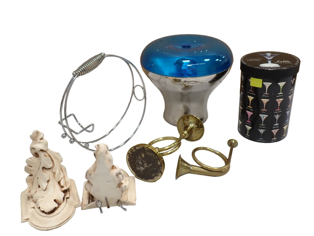 Decor Lot incl Ice Bucket in the Form of a Light Bulb, Chrome Wine Caddy, Wall Decor Horns,: Decor Lot incl Ice Bucket in the Form of a Light Bulb, Chrome Wine Caddy, Wall Decor Horns, Small Wall Display Shelves, Hand Painted Lolita Martini Glass All pictures are considered part of the descr