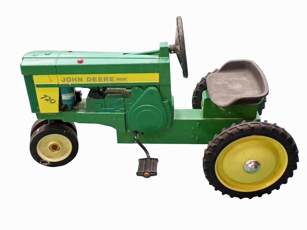 Ertl John Deere 720 Pedal Tractor (1 of 12)