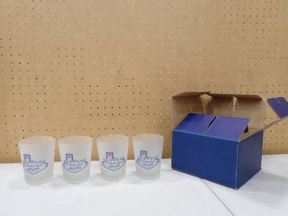 Set of 4 Harrah's Joliet 15 Fabulous Years Frosted Bar Glasses in Original Box: Set of 4 Harrah&#39;s Joliet 15 Fabulous Years Frosted Bar Cocktail Glasses in Original Box  All pictures are considered part of the description and should be examined carefully by bidders.  Live Auct