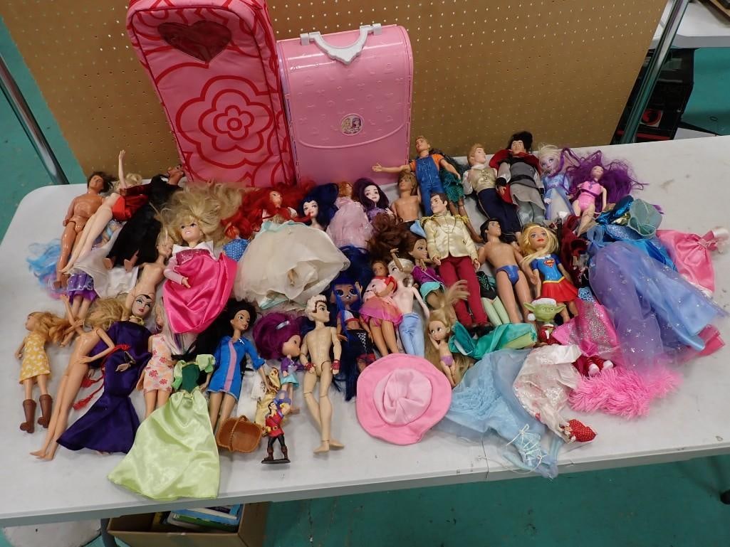 Large Lot of Fashion Dolls incl Disney, LOL Surprise OMG Series, etc Plus American Girl Doll Carrier: Large Lot of Fashion Dolls incl Disney, LOL Surprise OMG Series, etc Plus American Girl Doll Carrier, Mattel Barbie Folding House, etc All pictures are considered part of the description and should b