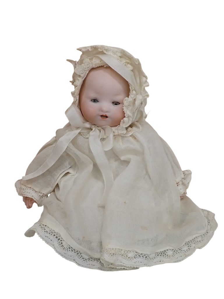 Antique 1920s bisque baby w/open mouth, lower teeth, and sleep eyes with original Muslin Body: Antique 1920s bisque baby w/open mouth, lower teeth, and sleep eyes with original Muslin Body - roughly 8" tall All pictures are considered part of the description and should be examined carefully by