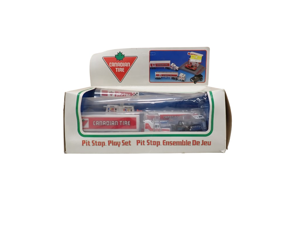 Vintage Canadian Tire Pit Stop Play Set in Original Damaged Box (1 of 10)