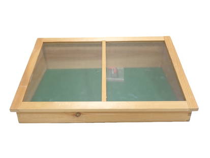 Display Case: Display Case All pictures are considered part of the description and should be examined carefully by bidders. Live