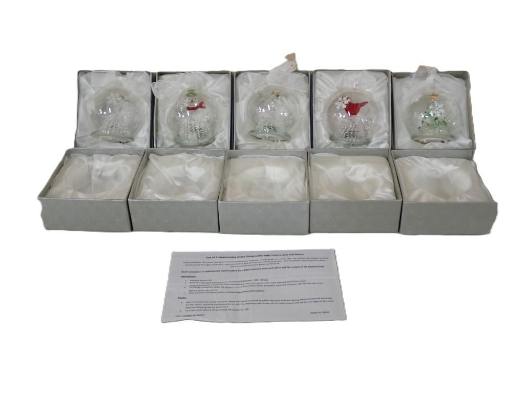 Set of 5 Illuminating Glass Christmas Ornaments with Timers and Gift Boxes: Set of 5 Illuminating Glass Christmas Ornaments with Timers and Gift Boxes All pictures are considered part of the description and should be examined carefully by bidders. Live Auctioneers is now offe