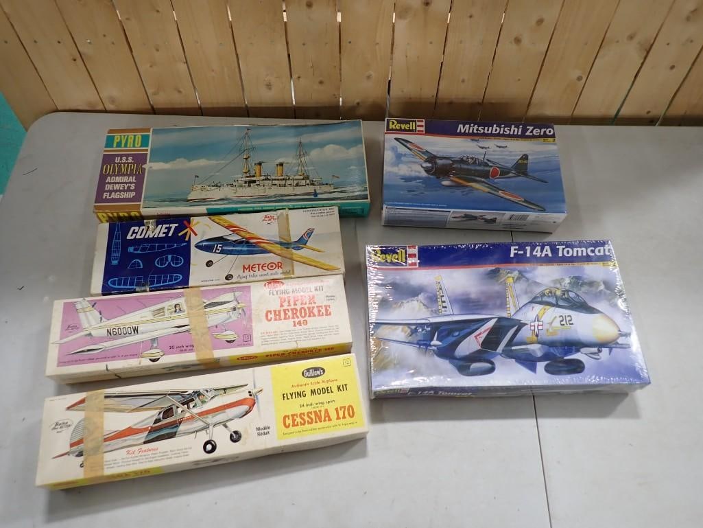 Lot of Model Kits incl a Factory Sealed Revell F-14AS Tomcat (1 of 7)