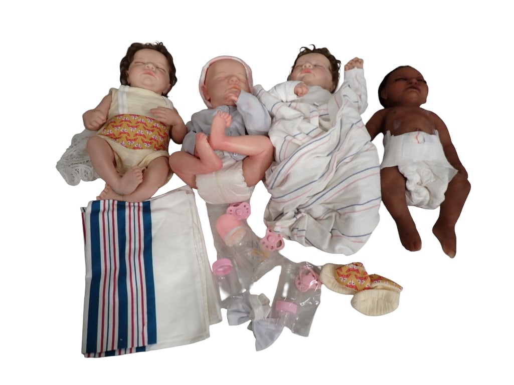 4 Reborn Baby Dolls Plus Some Accessories incl 1 African American: 4 Reborn Baby Dolls Plus Some Accessories incl 1 African American NO COA or paperwork.The consignor worked on multiple movies and TV shows and this lot may have been in any of the following: Empire, Z