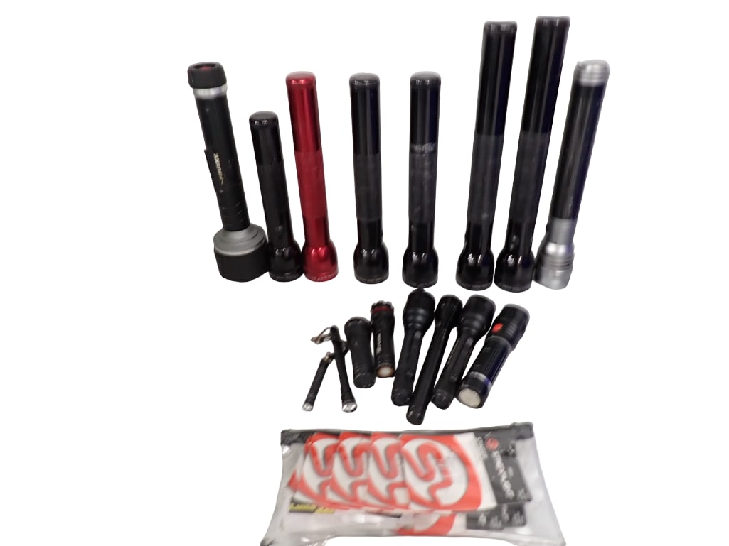 Lot of Flashlights Movie or TV Props: Lot of Flashlights Movie or TV Props Condition: untested NO COA or Paperwork The consignor worked on multiple movies and TV shows and this lot may have been in any of the following: Empire