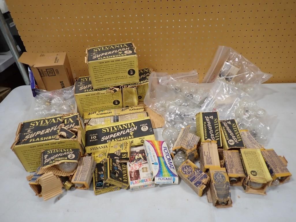 Lot of Vintage Camera Flashbulbs and Flash Bars Movie Props from Road to Perdition (1 of 16)