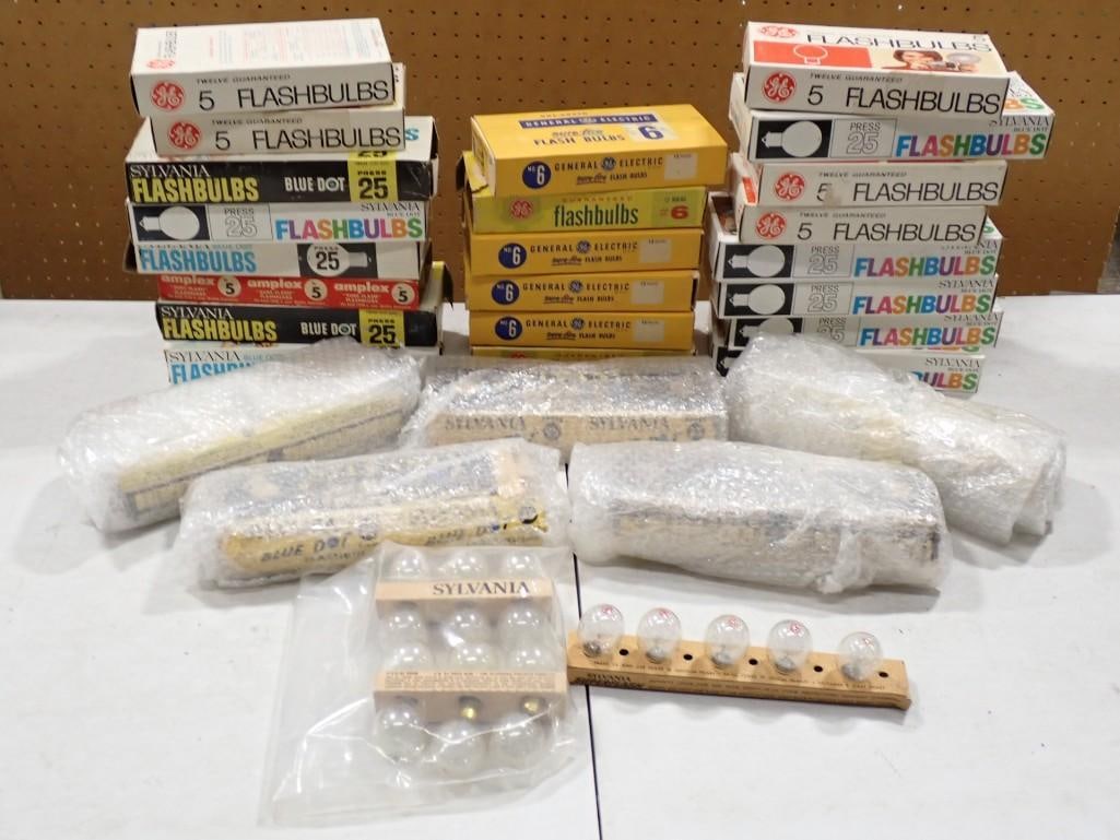 Large Lot of assorted Vintage Flashbulbs including GE, Sylvania, etc: Large Lot of assorted Vintage Flashbulbs including GE, Sylvania, etc. These are likely Movie Props from Road to Perdition (2022 Feature Film) Condition: untested May have been used in Movies and