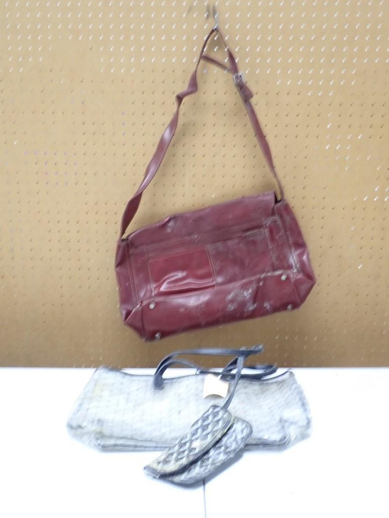Assorted Purses or Bags: Assorted Purses or Bags May have been used in Movies and/or TV Shows as Props NO COA or Paperwork The consignor worked on multiple movies and TV shows and this movie or TV prop lot may have been in an