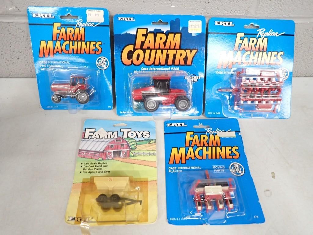 Ertl Farm Country Case International Tractor Toy, 3 Ertl Farm machines Replicas, Farm Toys Trailer (1 of 5)