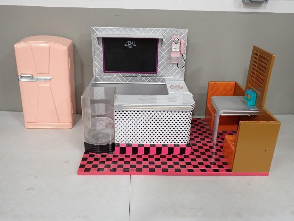 American Girl Pink Refrigerator and OG Diner - No Accessories Lot: American Girl Pink Refrigerator and OG Diner - No Accessories Lot Condition: includes only what you see in the pictures All pictures are considered part of the description and should be ex